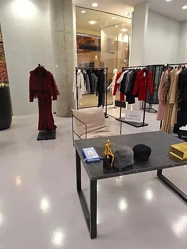vitrine i komode: IZRADA PULTOVA I STOLOVA ZA BUTIKE LUX665 | Izrada po meri Dezen ploče — 9