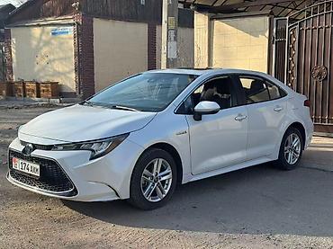 byd e2: Toyota Corolla: 2021 г., 1.8 л, Вариатор, Гибрид, Седан — 4