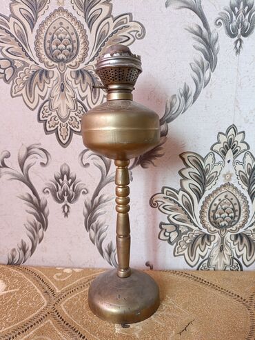 Stol lampaları: Qədim latun lampa