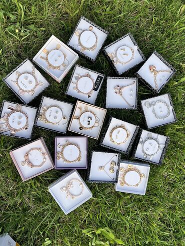 Bijuteriya dəstləri: GUESS brendinə aid zərgərlik aksesuarları dəsti kolleksiyası. - — 3