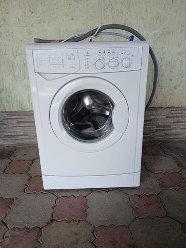 стиральные машины ремонт: Стиральная машина Indesit, Б/у, Автомат, До 5 кг, Узкая