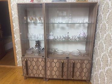 Qonaq otağı üçün şüşəli vitrinli bufet/servant mebeli. Dəst iki lalafo.az -da Qonaq otağı üçün şüşəli vitrinli bufet/servant mebeli. Dəst iki