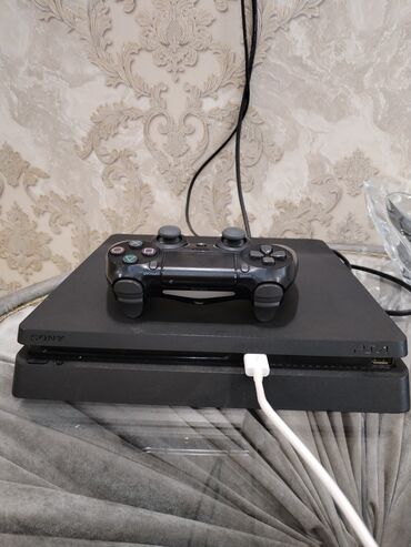 PS4 (Sony Playstation 4): Playstation 4, 1 Tb yaddaş, Üstünde tam original 1 eded pult