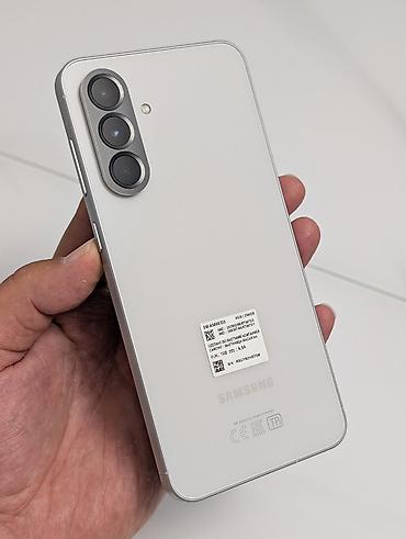 note 2: Samsung Galaxy A56 5G, Б/у, 256 ГБ, цвет - Белый, 2 SIM — 1
