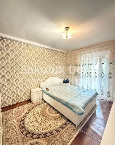 3 комнатная квартира 106 серия: 3 комнаты, 54 м², 1 этаж