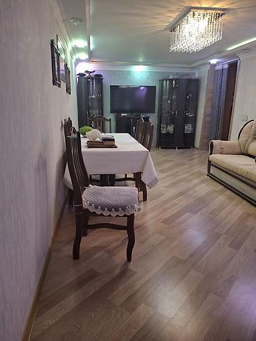 Həyət evləri və villaların satışı: Satılır: həyət evi Xüsusiyyətlər: - 2 mərtəbəli yaşayış sahəsi - — 13