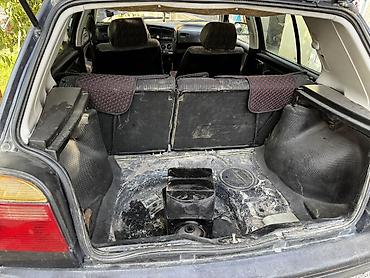 голыф 4: Volkswagen Golf: 1993 г., 1.6 л, Механика, Бензин, Хэтчбэк — 5