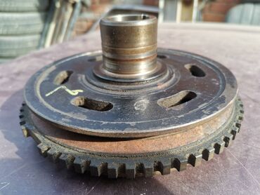 Auto delovi: Donja remenica Lada 21214i Niva br.2. Polovno, očuvano. Skinuto sa — 4