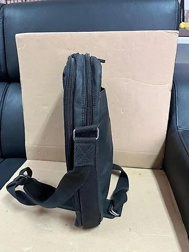 Torbe: Crna torba preko ramena sa više pregrada - Materijal: izdržljiva — 7