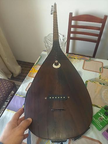 korq pa 80: Milli saz satılır. Alət ənənəvi saz formasında hazırlanıb, tünd — 1