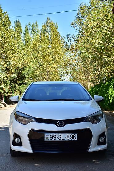 avtomobil diski: Toyota Corolla sedan – ağ rəng, modern dizaynlı ön barmaqlıq və LED — 2