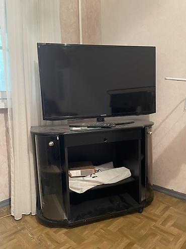 поставка под телевизор: Телевизор Samsung. - Экран: плоский, диагональ ориентировочно 40–46" — 2