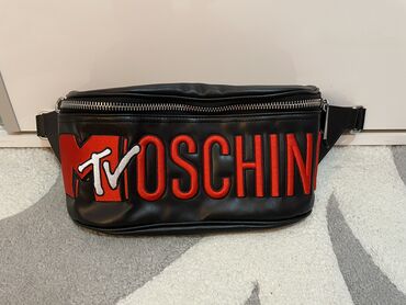 Sport i hobi: Potpuno nova pederusa, torba oko struka original Moschino, nije mala