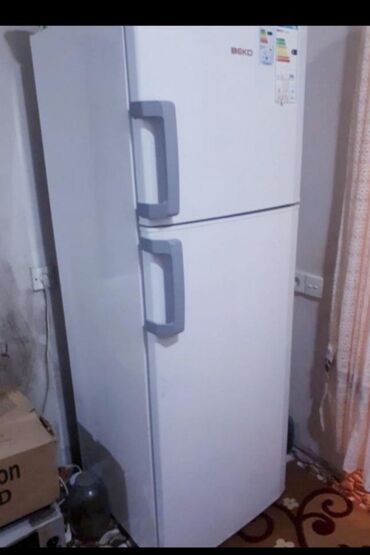 Кухонные комбайны и измельчители: Б/у 2 двери Beko Холодильник Продажа, цвет - Белый, С колесиками