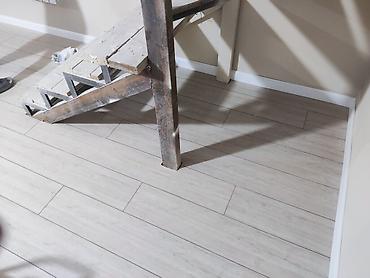 Напольные работы: Укладка пола, Монтаж напольных плинтусов, Выравнивание пола | Ковролин, Ламинат, Линолеум Больше 6 лет опыта — 24