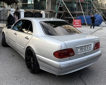 Mercedes-Benz: Mercedes-Benz E‑Class (W210) sedan Xüsusiyyətlər: - Korpus: 4 qapılı — 4