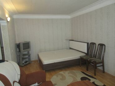 Uzunmüddətli kirayə mənzillər: Yasamal rayonu,Inşaatçılar m.st və Baku Molla yaxın 1 otaqli ev kirayə — 1