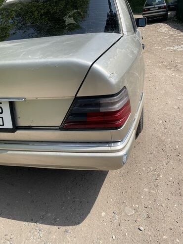 вампер мерс 210: Mercedes-Benz W124: 1990 г., 2.3 л, Механика, Бензин, Седан