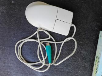 Masaüstü kompüterlər və iş stansiyaları: Köhnə Sony komputer və hissələri. sistem bloku, disketler, kalonka — 30