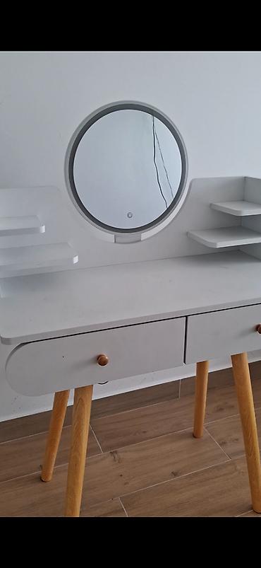 Antique Desks: Beli sto za sminkanje, koriscen godinu dana. Poseduje ogledalo sa led — 6