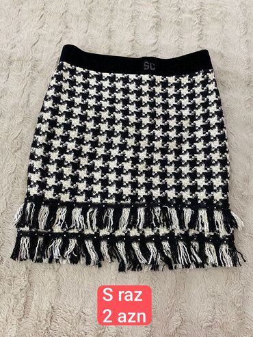 Dəstlər, kostyumlar: Qadın geyimləri dəsti – müxtəlif ölçülər 1) Qara bluz - Brend: Amisu — 18