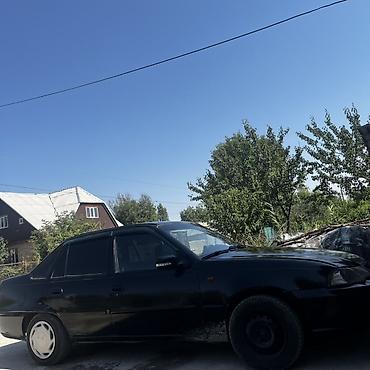 Другие автомобили: Черный седан, 4 двери. Кузов: тонированные стекла, задний спойлер на — 6