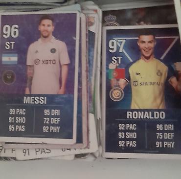 boks aleti: Futbol kartı 765 dənə 32 ədəd lionel Messi 16 ədəd ciristiano Ronaldo — 2