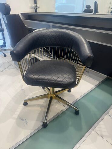 Sifarişlə ofis kresloları: Yuxarıda göstərilən bütün mebellərin ümumi qiyməti 1800 AZN təşkil — 2