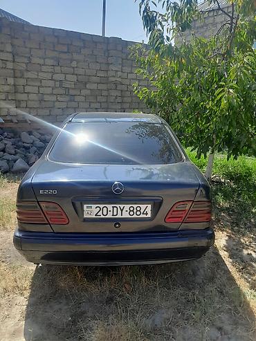 mercedes 170 b: Mercedes-Benz E 220: 2.2 l | 2000 il Sedan — 5