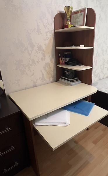 qoz: Künc masa, Stulsuz, Polkalı, Siyirməli, Sadə laminat — 2