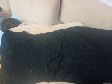 Dəstlər, kostyumlar: Qara parıltılı paltar "Zara" brendindən alınıb 98 AZN dar olduğu üçün