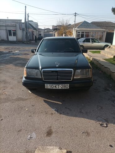 audi 100 1.8: Mercedes-Benz E 280: 2.8 l | 1994 il Sedan