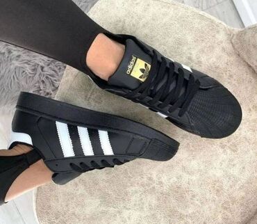 adidas ozweego: Adidas superstar patike

Novo
Brojevi 36 do 46, zavisi od modela