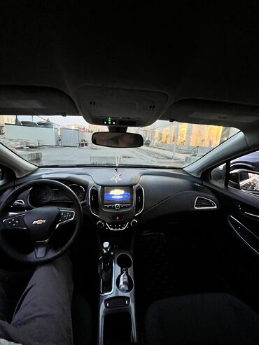 Chevrolet: Chevrolet Cruze: 1.4 l | 2019 il 176000 km Sedan — 8