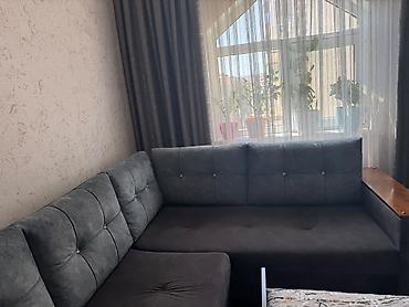 Divanlar: Künc divan – yumşaq parça üzlü, tünd boz rəngdə. Xüsusiyyətlər: - — 1