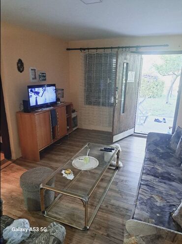 Kuća na dan: 60 kv. m, 3 sobe — 9