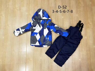 Kompleti: Kompleti, tregerice i jaknice
Cena 4100
Vel. na slikama
V/035 — 11