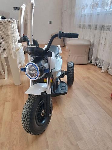 elektro muravey: Uşaq elektrik motosikleti – 3 təkərli - Rəng: ağ/qara - 3 təkərli — 2