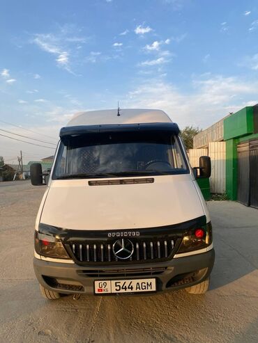 кир машине: Жеңил жүк ташуучу унаа, Mercedes-Benz, Стандарт, Колдонулган