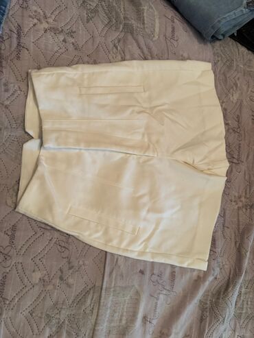sort inəklər: Шорты, Stradivarius, XS (EU 34), цвет - Белый