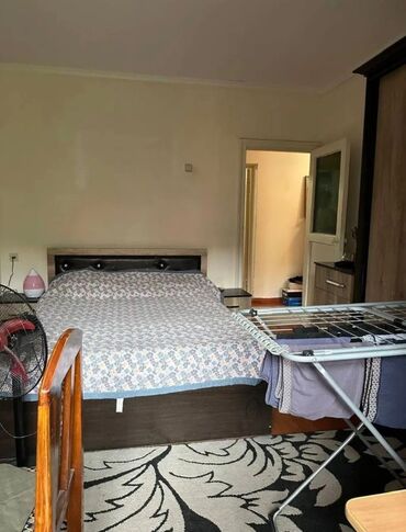 ищу квартиру дордой рынок рядом: 2 комнаты, 50 м², Индивидуалка, 2 этаж, Старый ремонт