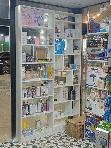 Digər mebel: Vitrinlər Cəmi 15 gün istifadə edilib və hər biri yenidir . Mebellerin — 6