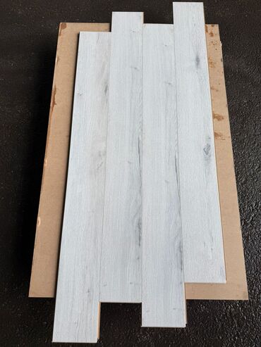 Laminat: Salam laminatlarimiz 31 32 33 klass olmagala hər rəg secimi var 250 yə — 28