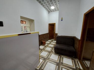 Digər kommersiya daşınmaz əmlakı: Həzi aslanov metrosuna yaxin 70 kv ümumi olan obyekt salon ayi 800 — 3