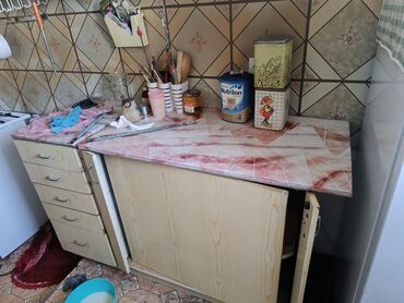 ламината и паркетной доски: Ашкана үчүн шкаф, Асма, Жуугучсуз