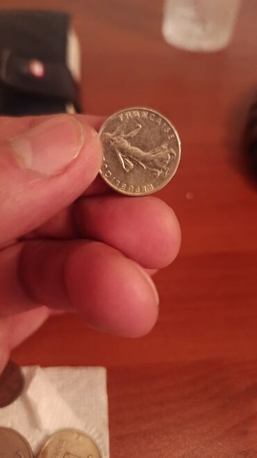 Sikkələr: Kolleksiya üçün köhnə sikkələr və medalion asqısı - — 5