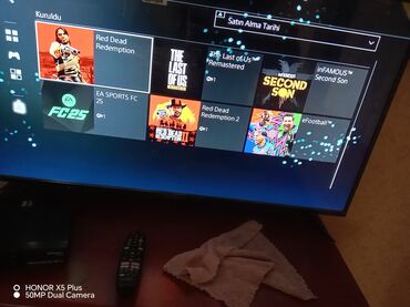 playstation 5 купить в баку: PlayStation 4 (The Last of Us temalı) + 2 ədəd orijinal DualShock 4