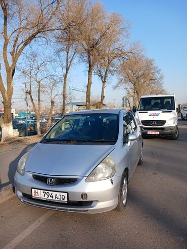 арендага машина алам: Honda Fit: 2003 г., 1.3 л, Автомат, Бензин, Хэтчбэк