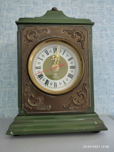 namaz saat: Antik Yantar stolüstü saat SSRİ istehsalı kvars işlek vəziyyətdə