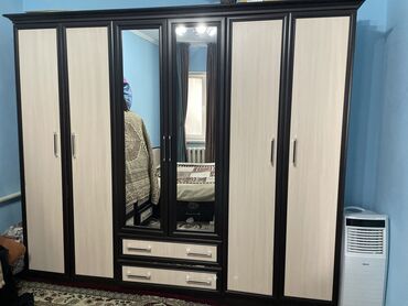Шифоньеры: Шифоньер, Б/у, Прямой, С зеркалом, МДФ